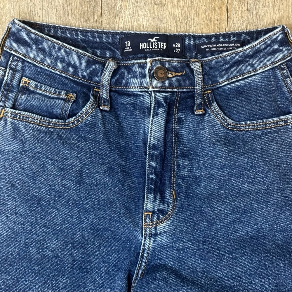 Hollister Women’s Ultra High Rise Vintage Stretch Mom Jeans - Picture 4 of 10